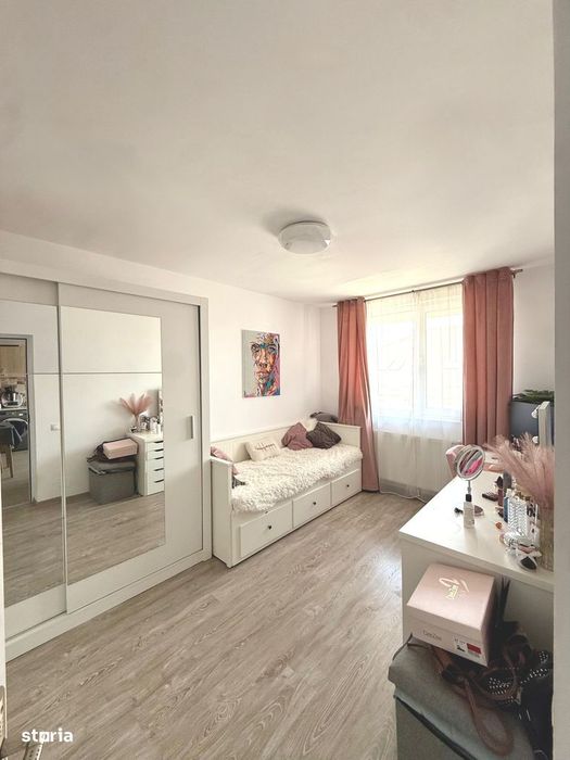 Apartament cu 3 camere, 59 mp, balcon, pe strada Porii (nr mici)