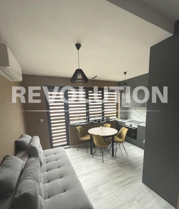 Дава се под наем Двустаен апартамент в к.к. Св.Св. Константин и Елена - 48 кв.м за 490 € - Снимка #1