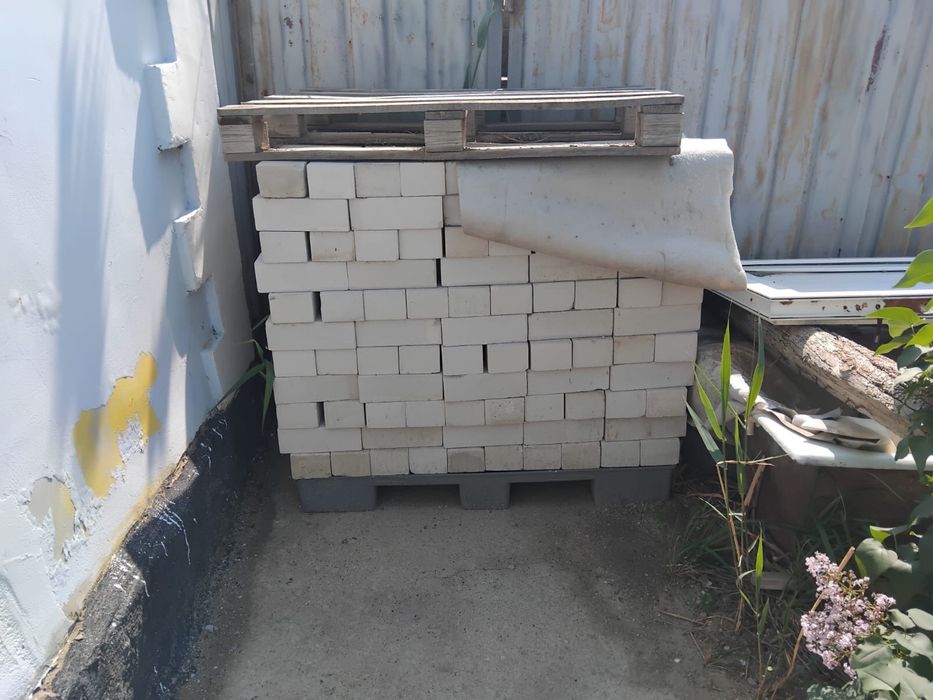 Новый белый кирпич сатылады