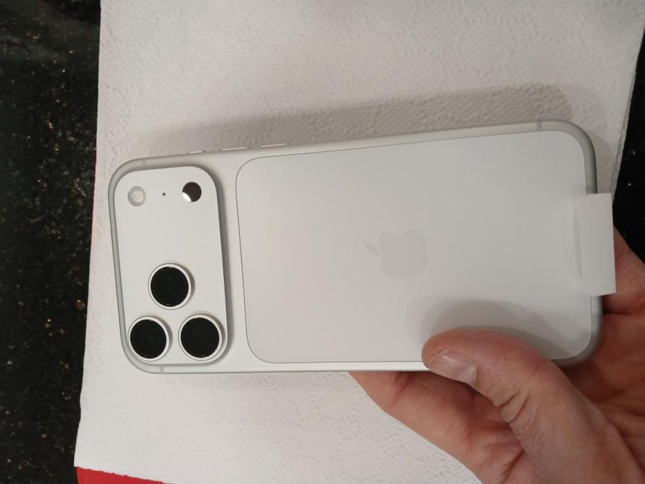 Vând iphone 17 pro max 256 gb!