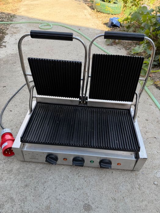 Toaster-grill , aparat de cafea , aragaz cu 3 ochiuri