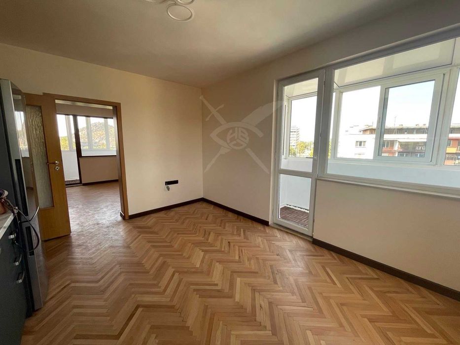 Продава се Тристаен апартамент в Пловдив, Кючук Париж - 51 кв.м за 2451 €/кв.м - Снимка #1