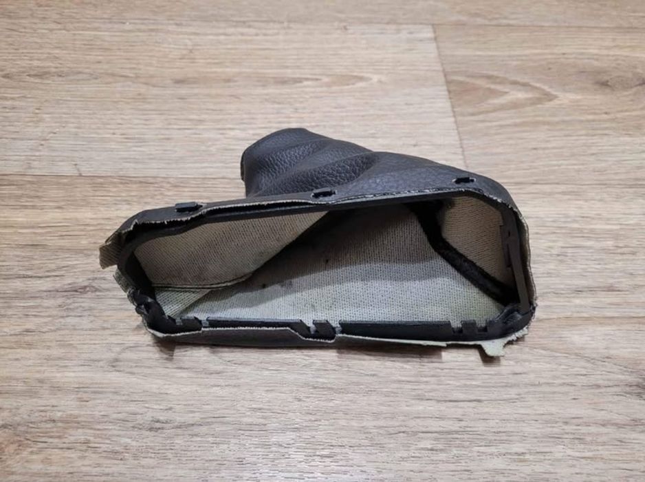 Държач на маншона на ръчната спирачка за Volvo s60/ v70