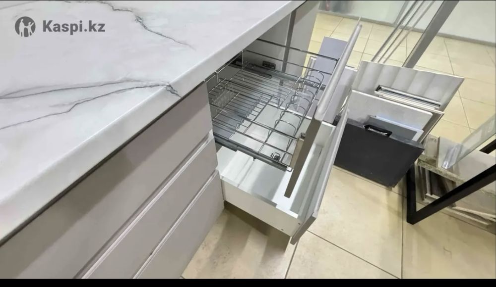 Кухонный гарнитур продам