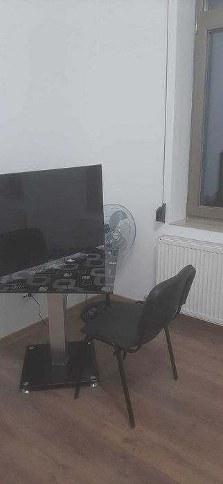 Inchiriez parter casa, 2 ap cu 2 camere si o garsoniera, zona Unirii