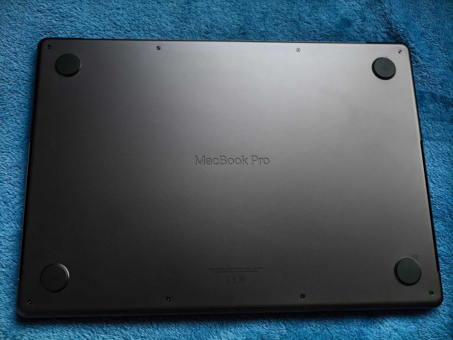 Macbook Pro 14 M5 16GB 512GB Space Black - безупречен в гаранция