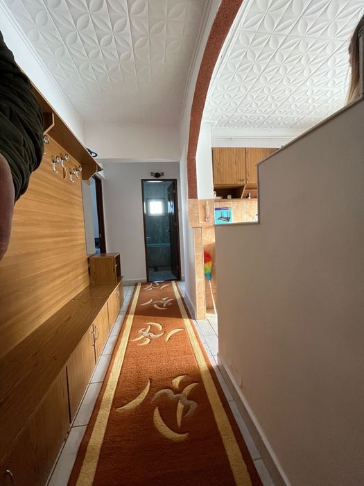 Inchiriez apartament  2 camere micro 17