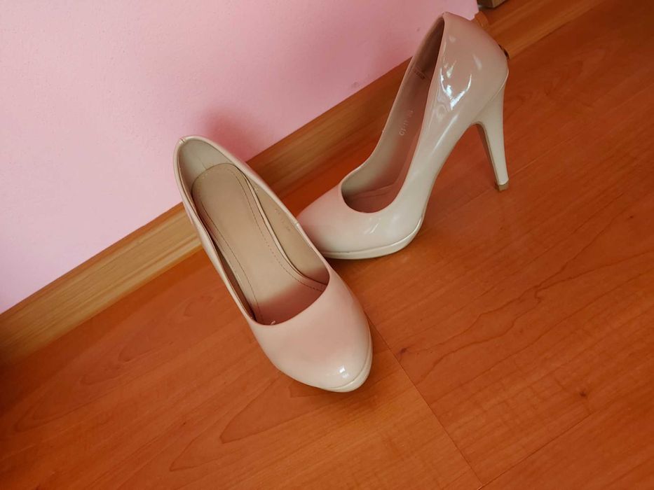 Pantofi cu toc, mărime 35, crem