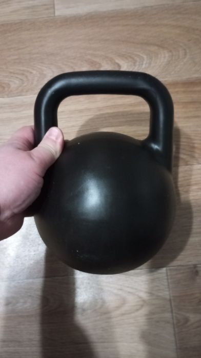 Гиря спортивная.