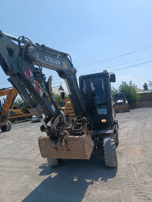 Экскаватор малютка ,  ямобур , гидромолот  трактор эксковатор