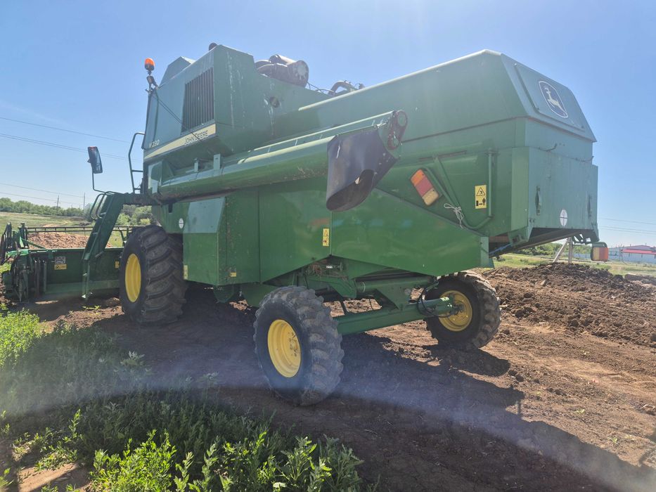 Комбайн JOHN DEER W 230