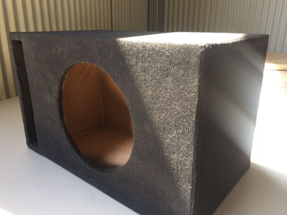 Продам короб под сабвуфер 12