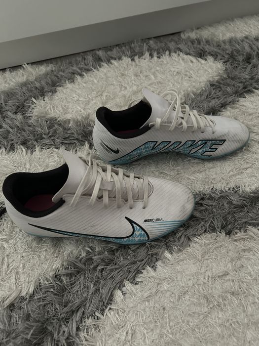 Ghete de fotbal cu crampoane Nike Mercurial marimea 38,5