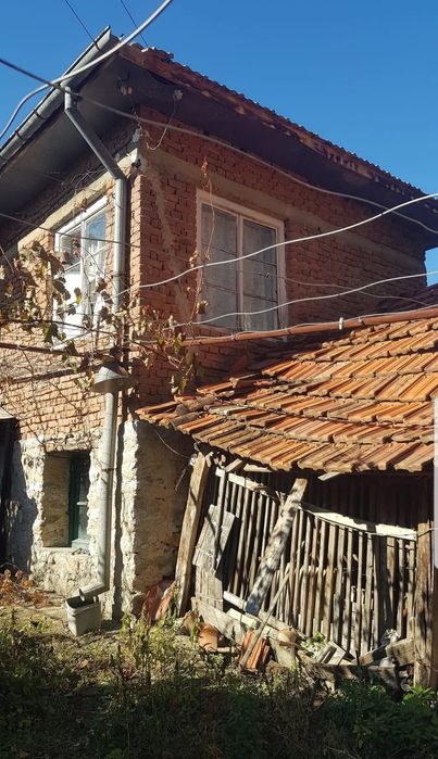 Продава къща в с.Катрище общ.Кюстендил