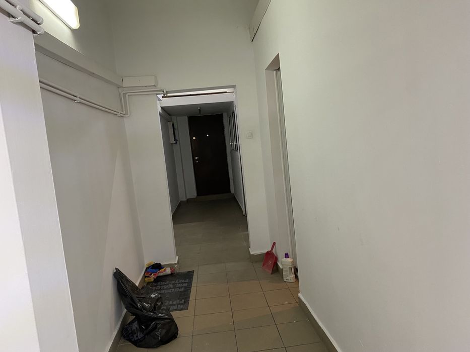 Spatiu central    80 m. RM VALCEA Chirie. Vanzare  Bulevardul NICOLAE BALCESCU NR 1