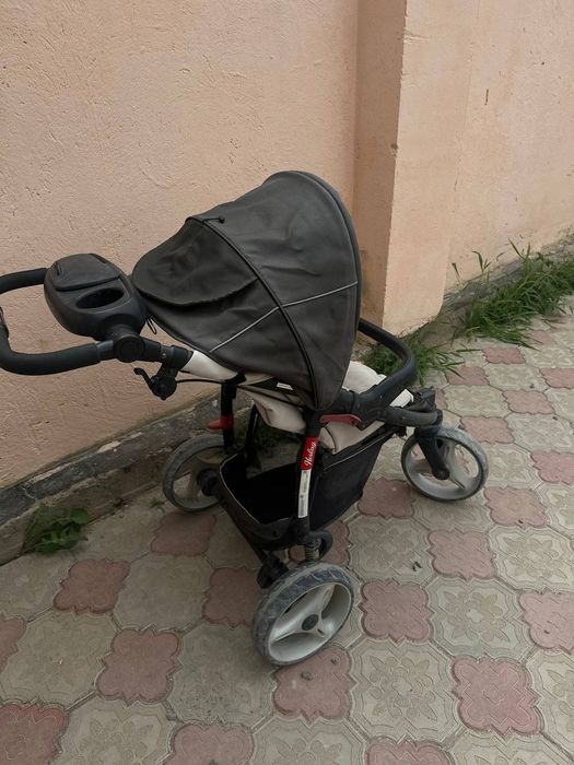 Детская коляска (черная)