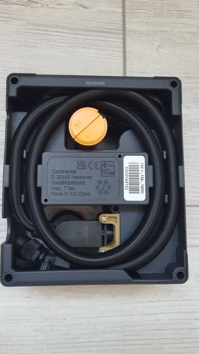 Нов оригинален компресор за гуми Continental 12V-15A-180W с лепило 350 мл в чанта