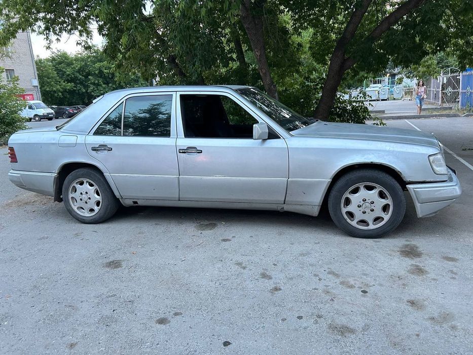 Mercedes Benz E230