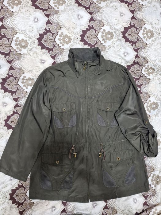 Продам женскую куртку б/у в хорошем состоянии.