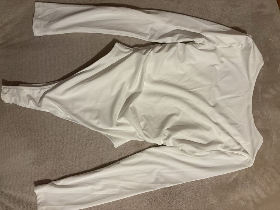 Бяло боди с дълъг ръкав