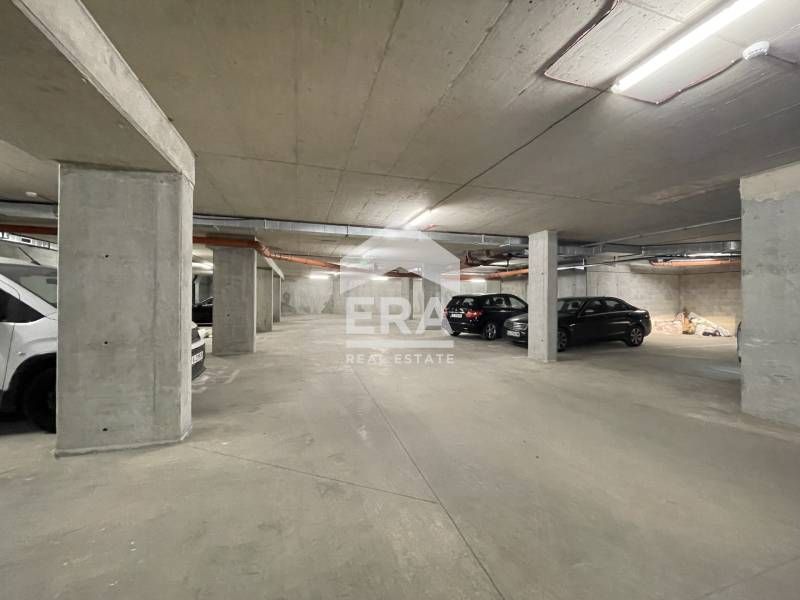 Двустаен, ексклузивен, чисто нов и обзаведен апартамент под наем, с па