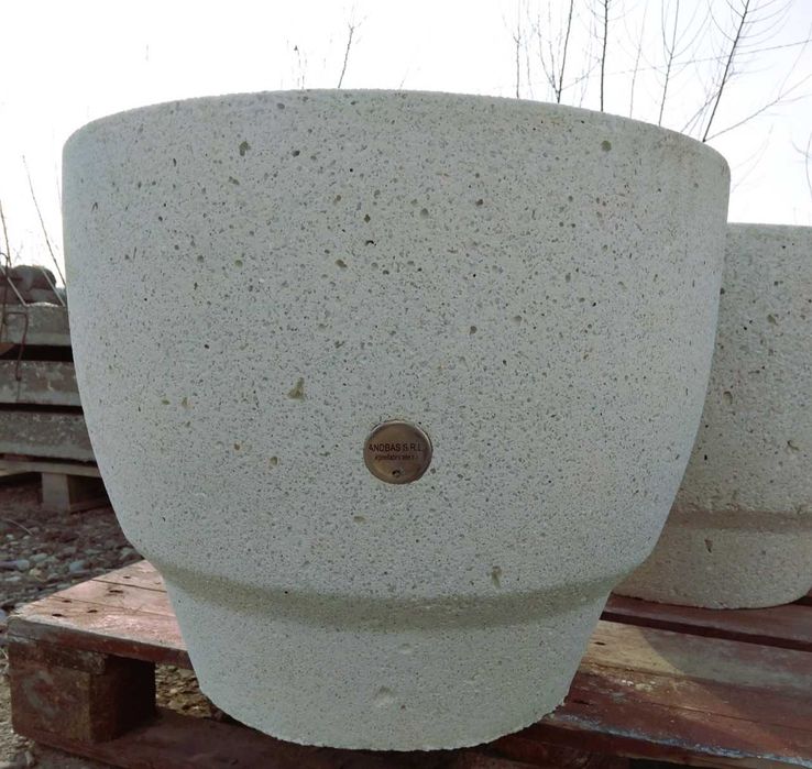 Ghiveci din marmura alba – conic din gama premium