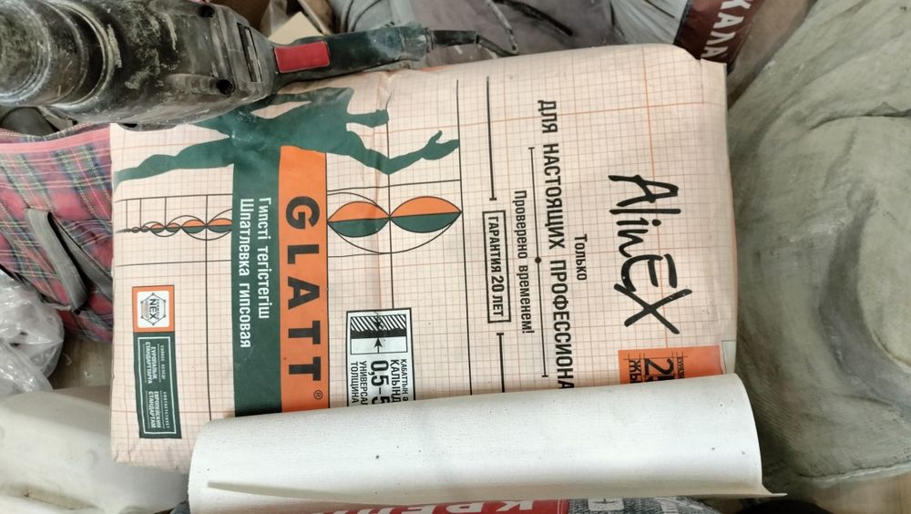 Продам Глат шпаклевка гипсовая и плиточный клей наши., Есть грунтовка