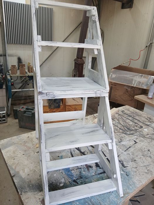 Помощник домакинството