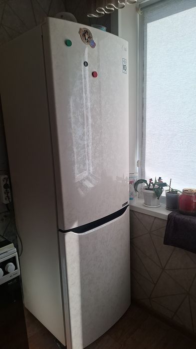 Продам холодильник LG