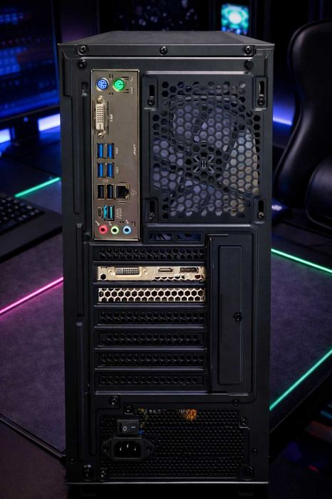 Продавам Геймърски компютър i7-6700/GTX 1660 Super/32GB DDR4/512GB NVMe/4TB HDD/500W НОВО захранване