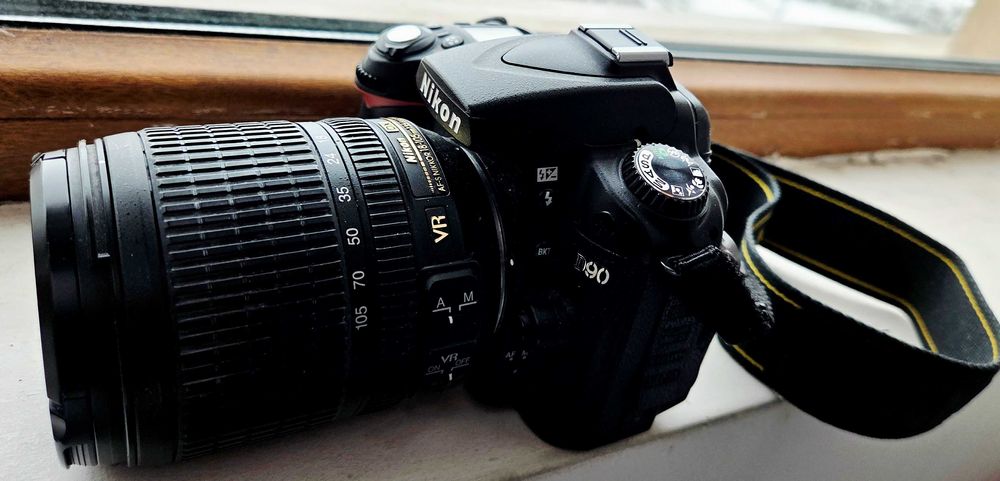 Nikon D90 + Обектив + Батерия + Зарядно + Карта