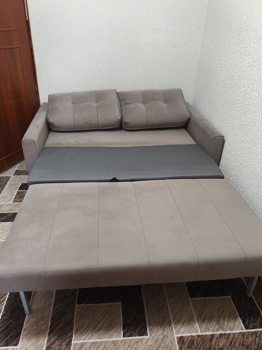 Продам диван раскладной,ширина 160