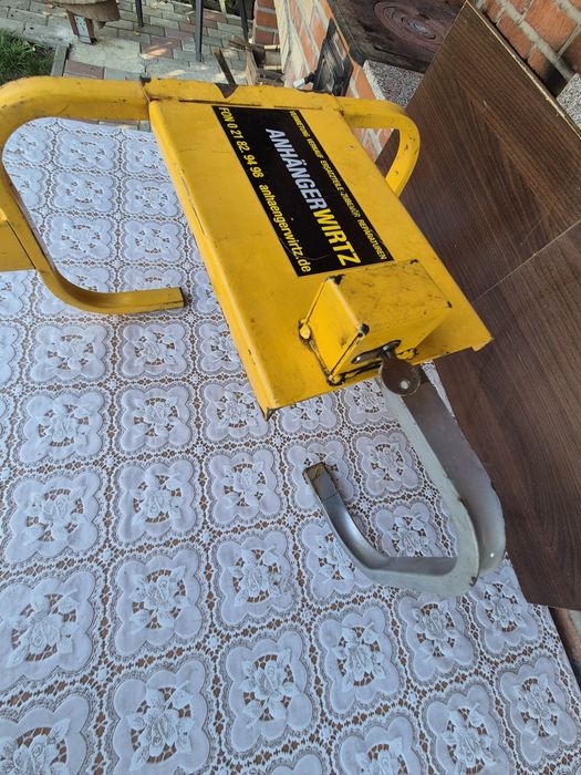 Antifurt sau blocator roată pentru mașină sau remorcă