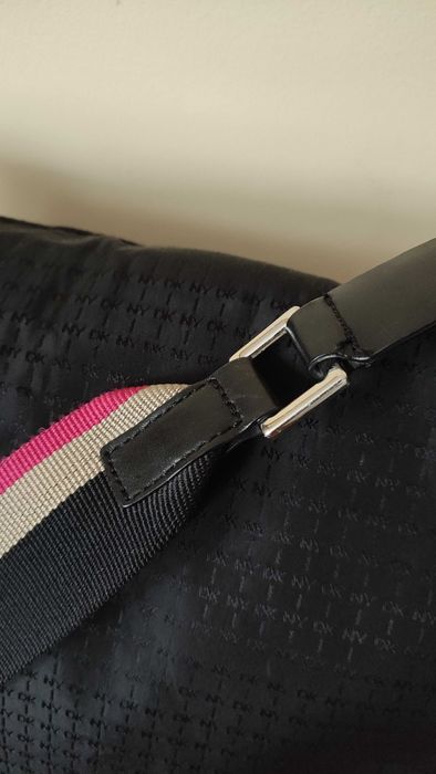 DKNY дамска чанта в черен цвят