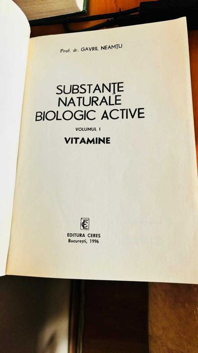 Vand carte Vitamine -  Substante Naturale Biologic Active volum I