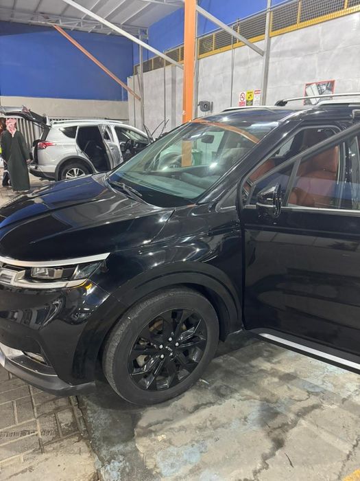Kia carnival sotiladi