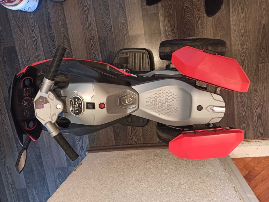 Акумулаторен мотор