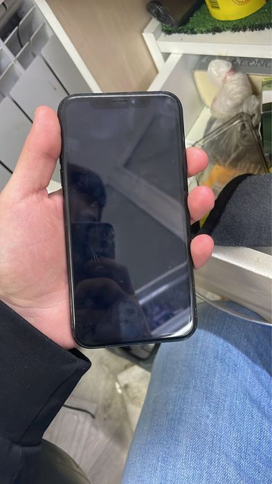 Продаю Iphone xr черного цвета