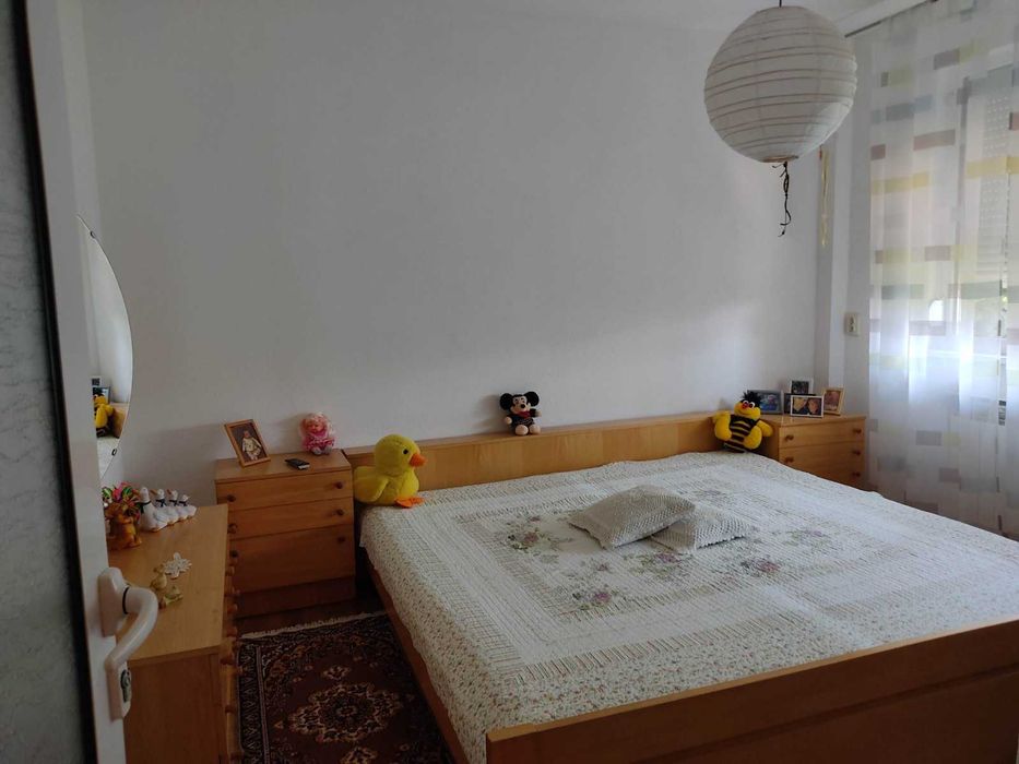 Хубава триетажна къща в с. Дончево