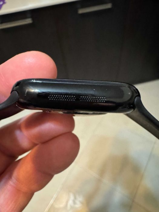 Продавам Apple Watch series 10(GPS}