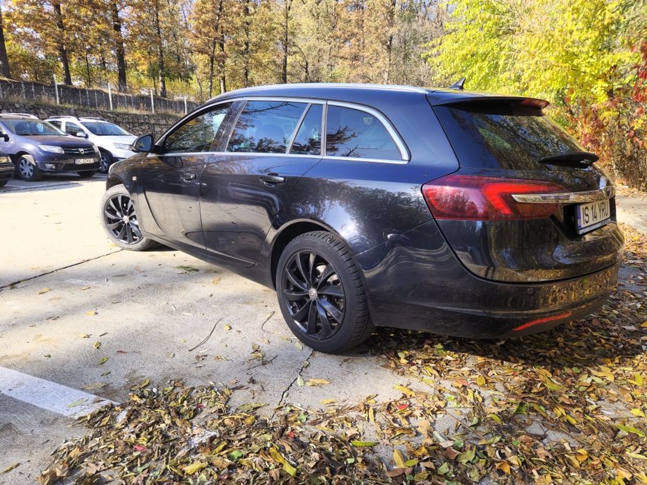 Vând Opel Insignia