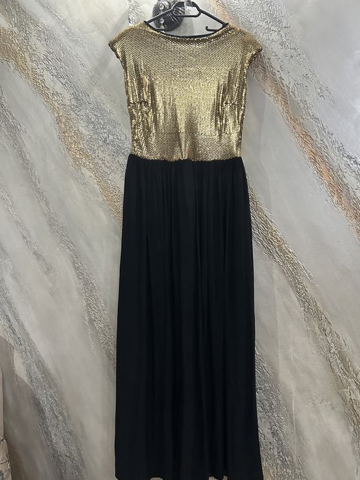 Rochie sirena din dantela roz cu pene