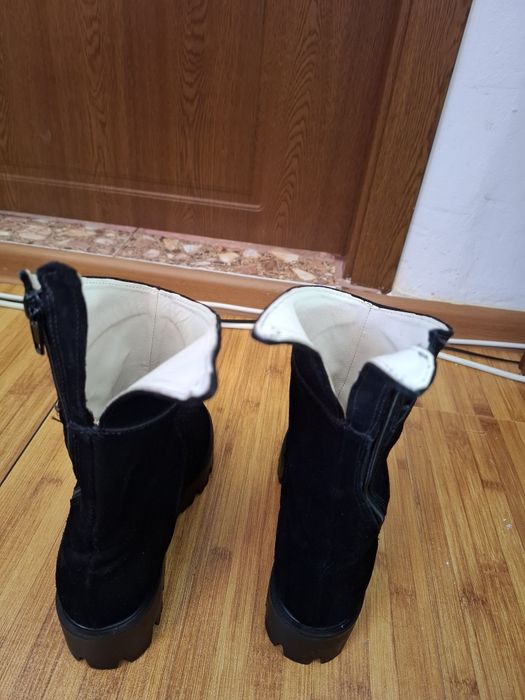 Ghete din piele întoarsă