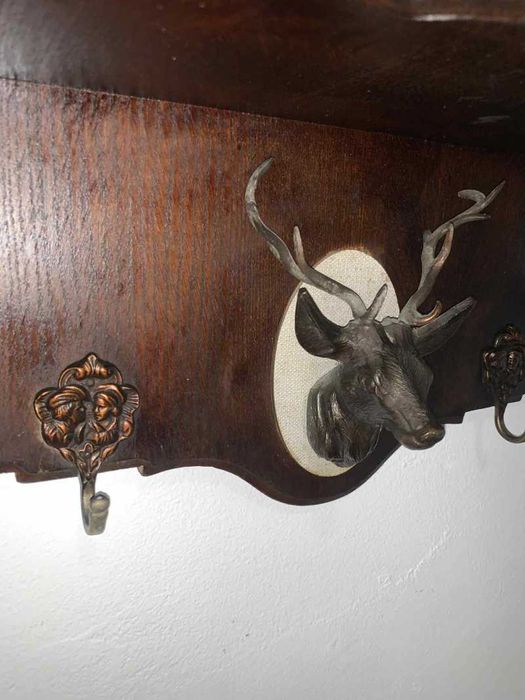 Cuier vanatoersc cu bust de cerb si 4 agatatori din bronz