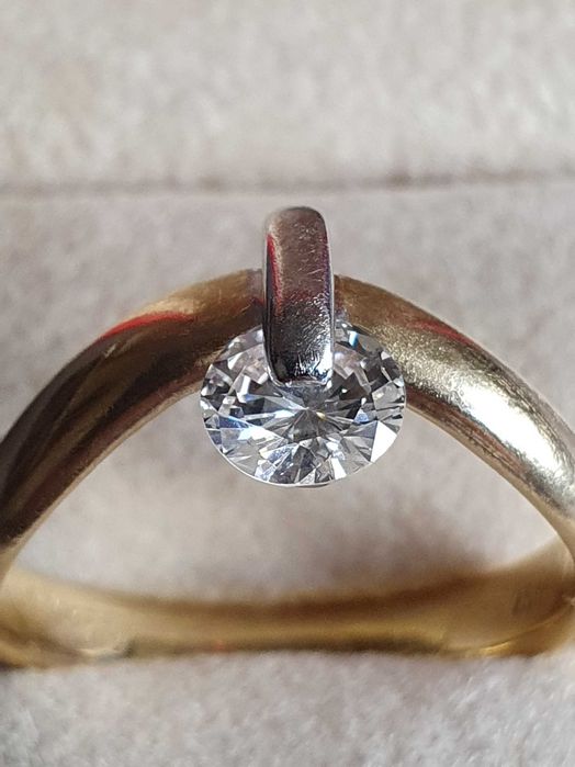 Unicat extravagant aur masiv cu diamant natural urias 0,8ct