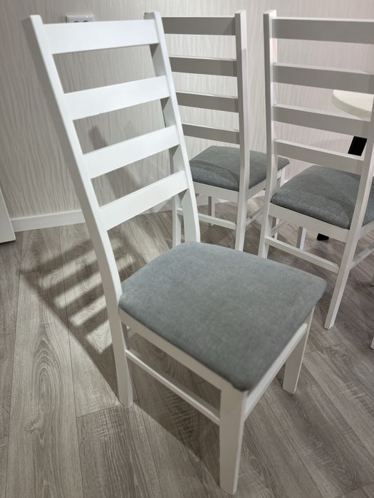 Продам деревяные стулья