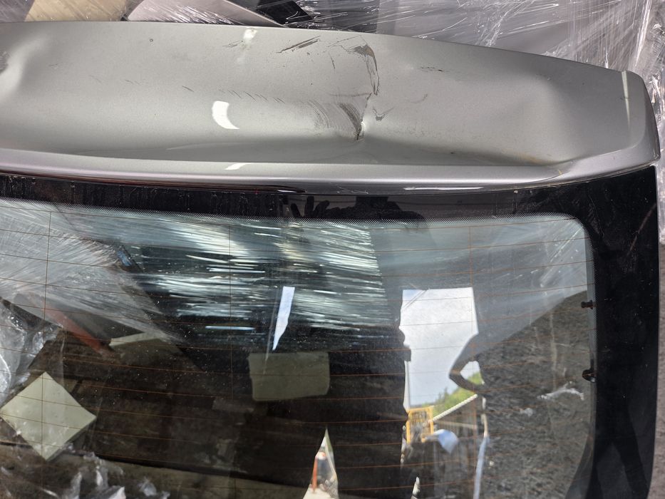 Haion skoda fabia 3 , cu defect.  Complet , haion fabia 3