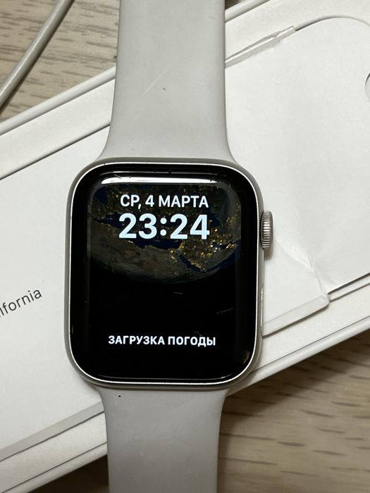 Apple Watch Series 5 44mm Space Gray + 2 каишки (Батерия 87%)