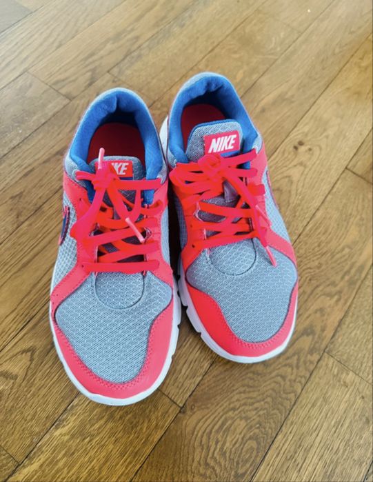Adidasi  superbi Nike