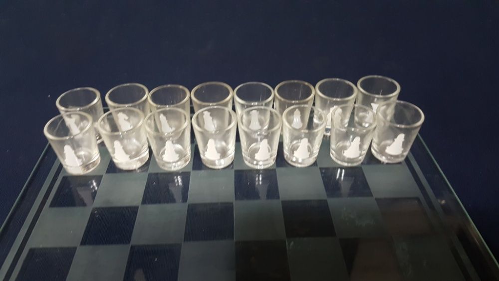Стъклен шах-Игра за пиене